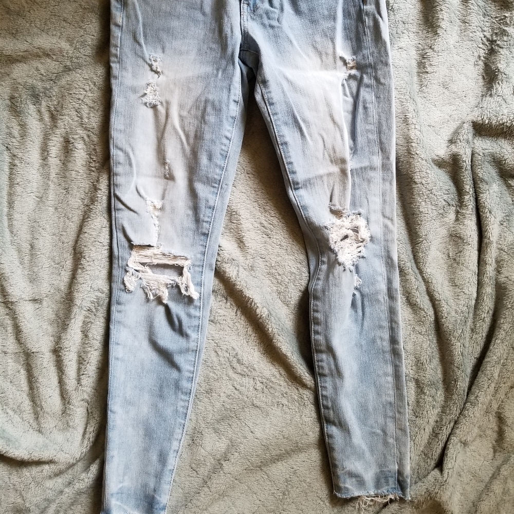 American Eagle Light Ripped Denim Jean's - Picture 2 of 5